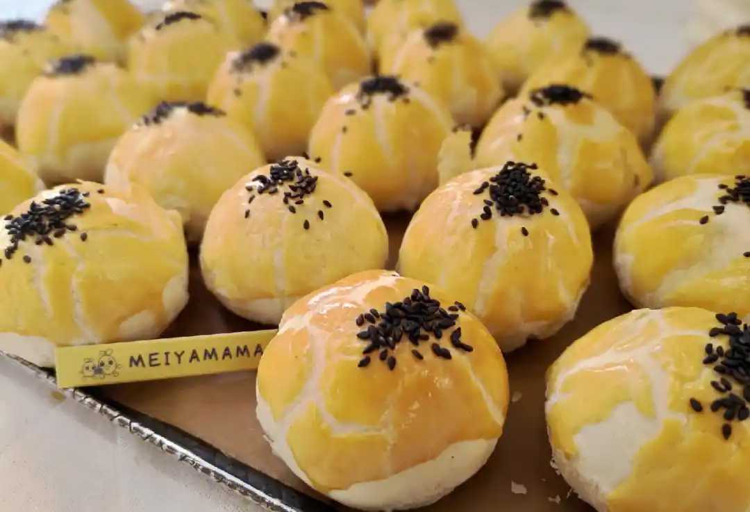 蛋黃酥月餅包裝機(jī)——傳統(tǒng)美味的現(xiàn)代封裝，守護(hù)經(jīng)典，傳遞心意